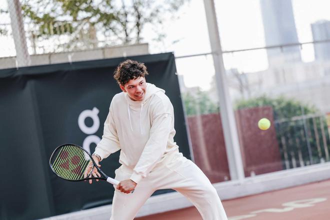 防守两端都 防守两端都